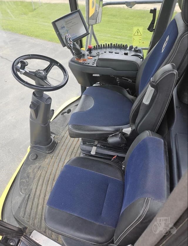 Image of New Holland FR650 equipment image 2