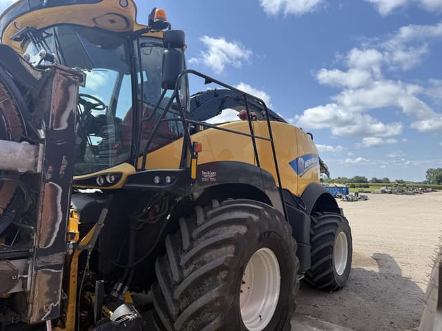 Image of New Holland FR780 equipment image 3