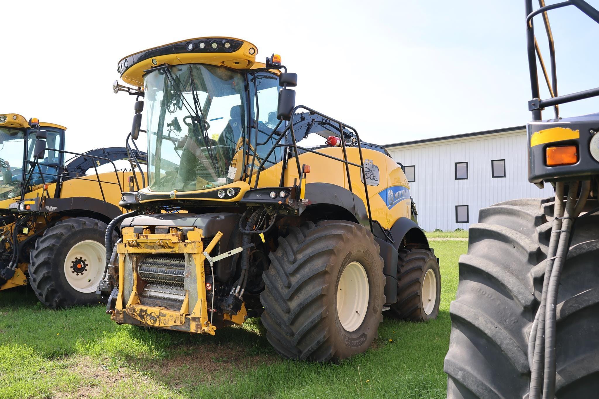 2022 New Holland FR920 Equipment Image0