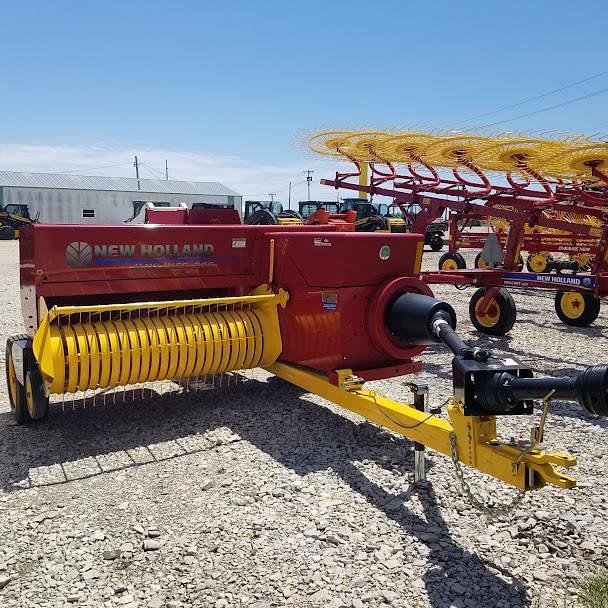 Image of New Holland Hayliner 265 equipment image 1