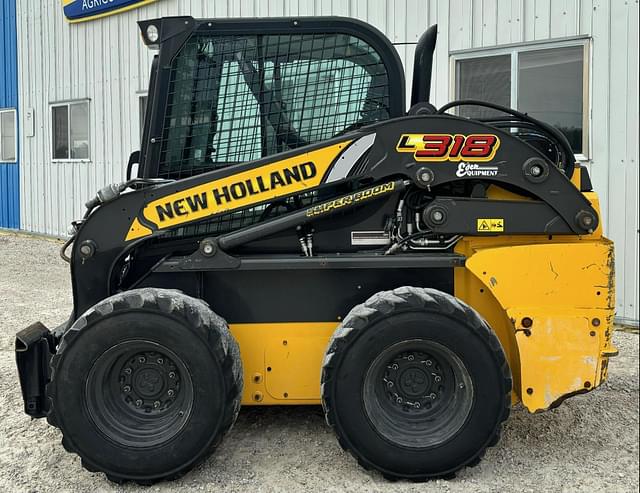 Image of New Holland L318 equipment image 1