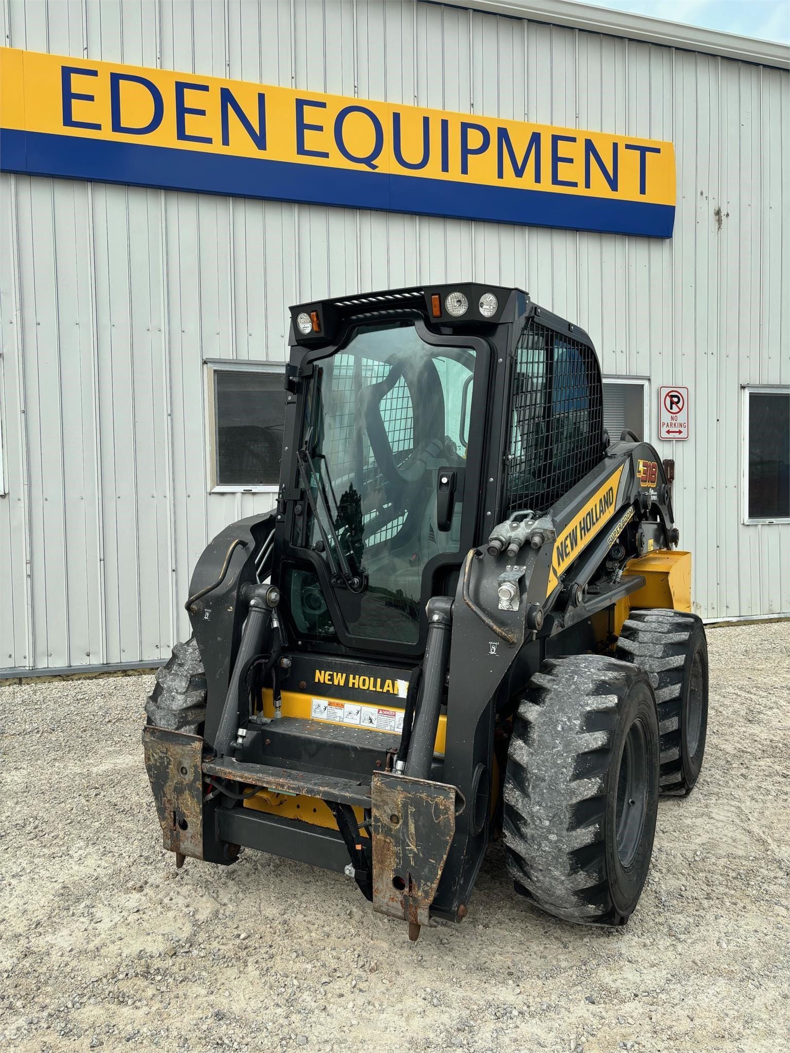 2022 New Holland L318 Equipment Image0