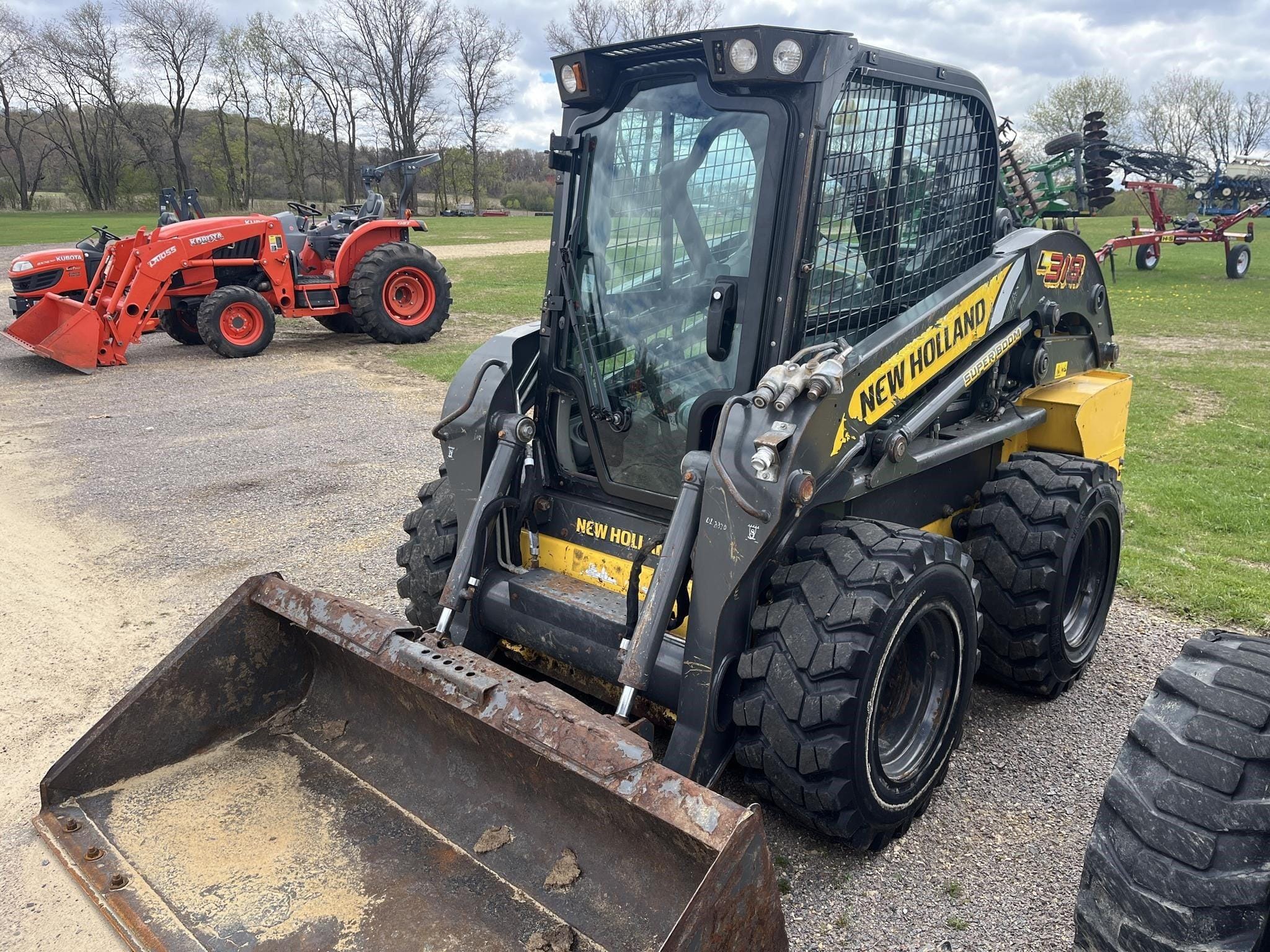 2022 New Holland L318 Equipment Image0