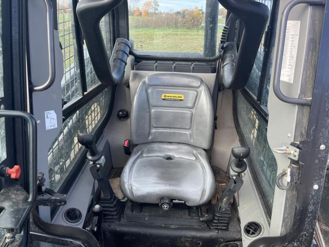 Image of New Holland L318 equipment image 4