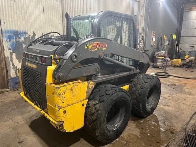Image of New Holland L318 equipment image 2