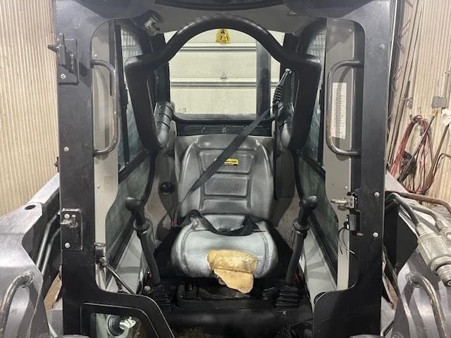 Image of New Holland L318 equipment image 4