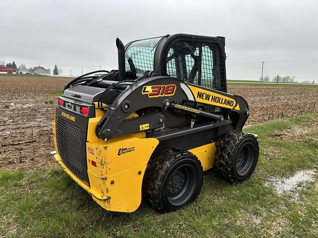 Image of New Holland L318 equipment image 2