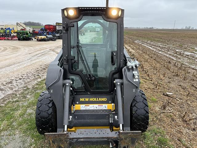 Image of New Holland L318 equipment image 4