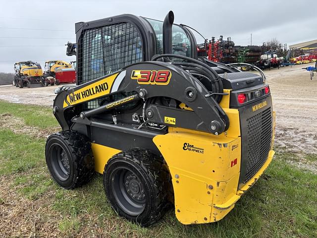 Image of New Holland L318 equipment image 1