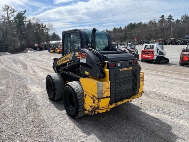 Image of New Holland L318 equipment image 4