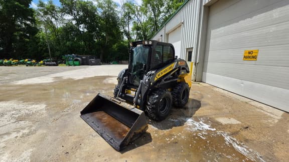 Image of New Holland L320 equipment image 3