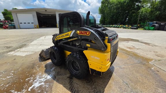 Image of New Holland L320 equipment image 1