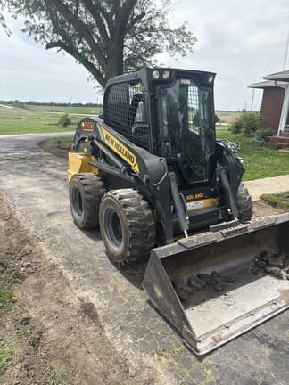 Image of New Holland L320 equipment image 3