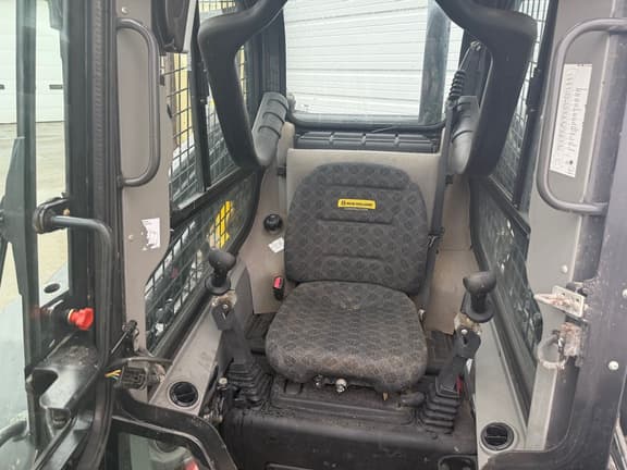 Image of New Holland L320 equipment image 4