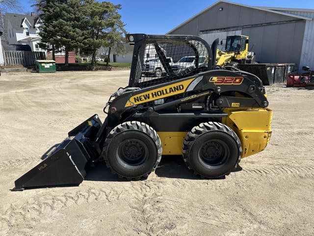 Image of New Holland L320 equipment image 1
