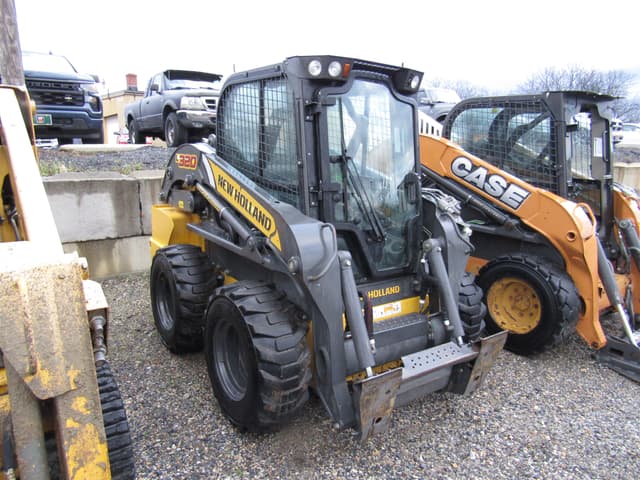 Image of New Holland L320 equipment image 3
