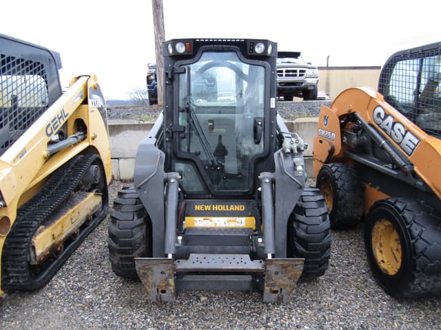 Image of New Holland L320 equipment image 2