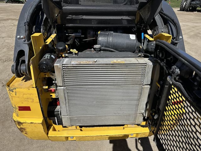 Image of New Holland L320 equipment image 4