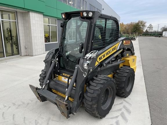 Image of New Holland L320 equipment image 1