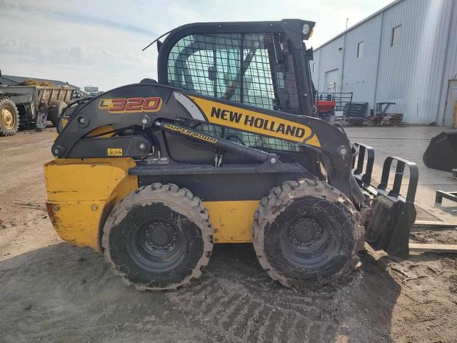 Image of New Holland L320 equipment image 1