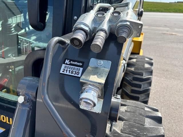 Image of New Holland L320 equipment image 3