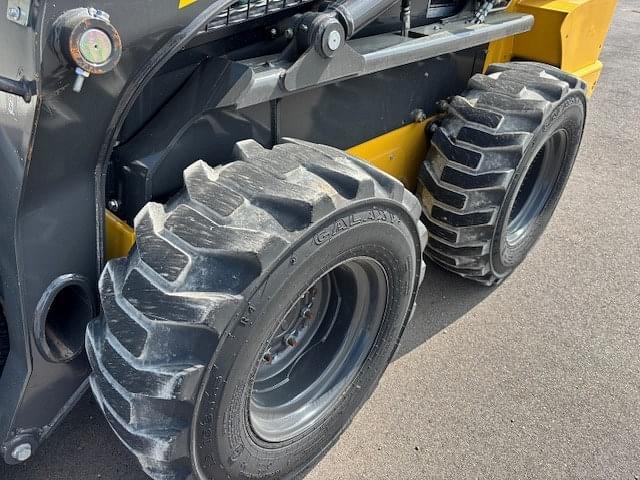 Image of New Holland L320 equipment image 1