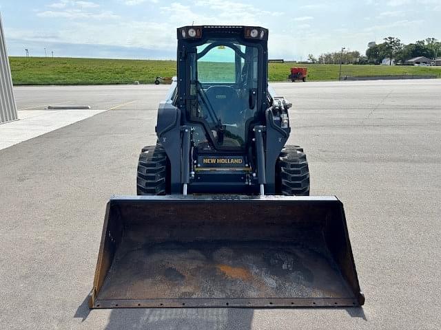 Image of New Holland L320 equipment image 4