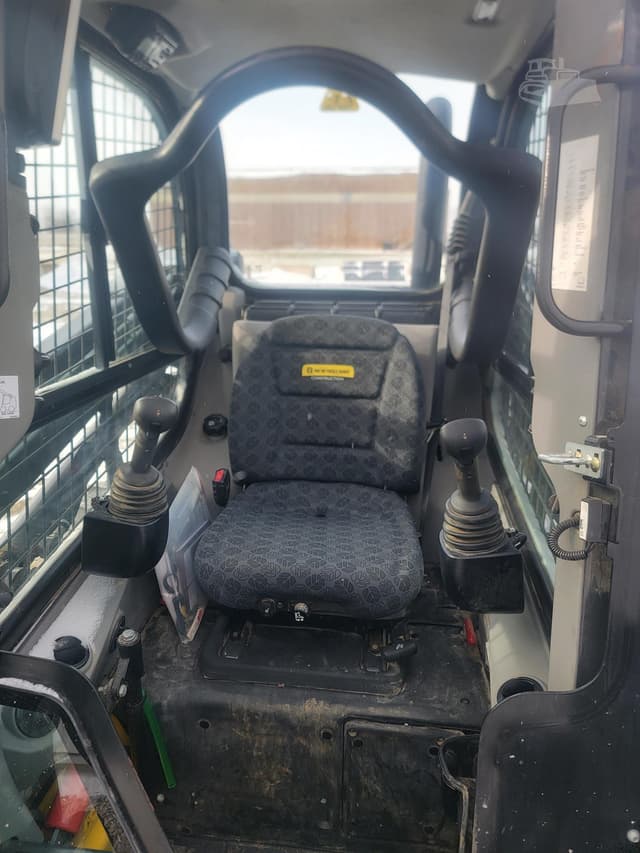 Image of New Holland L320 equipment image 3