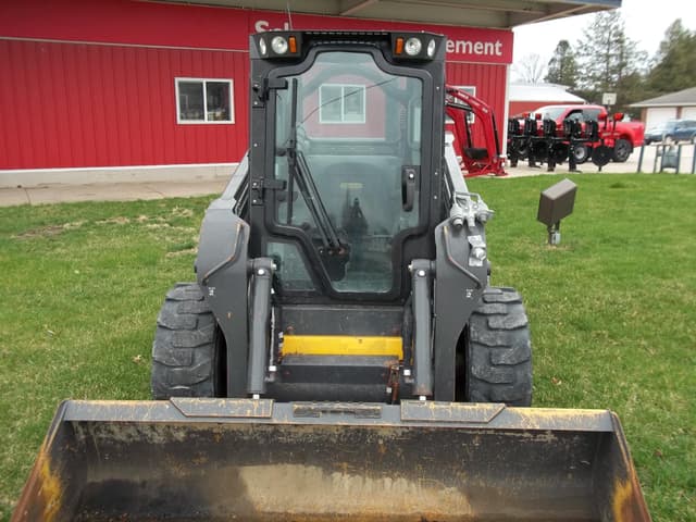 Image of New Holland L320 equipment image 1