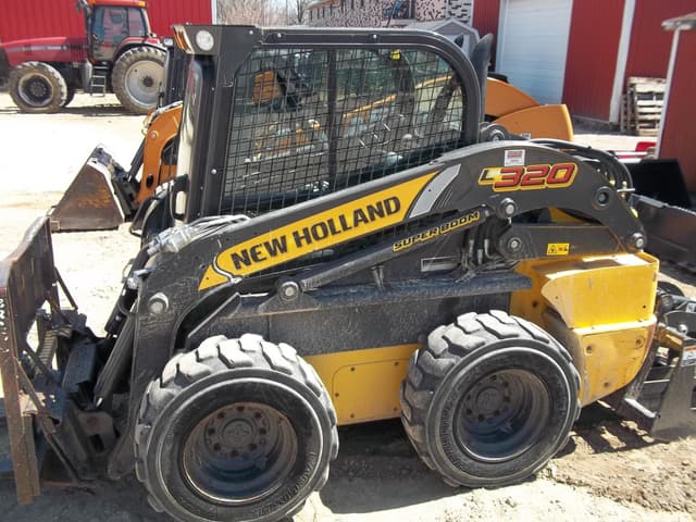 Image of New Holland L320 equipment image 3