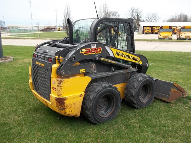 Image of New Holland L320 equipment image 3