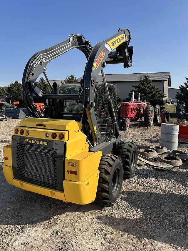 Image of New Holland L320 equipment image 4