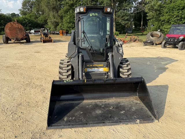 Image of New Holland L320 equipment image 1