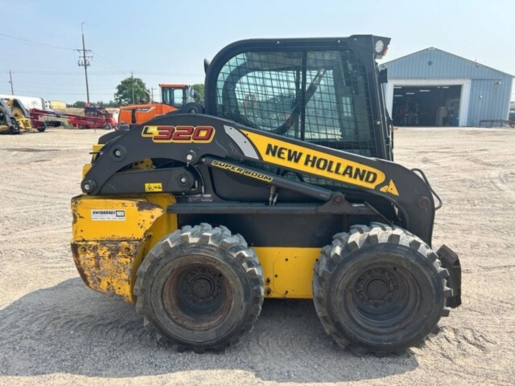 Main image New Holland L320