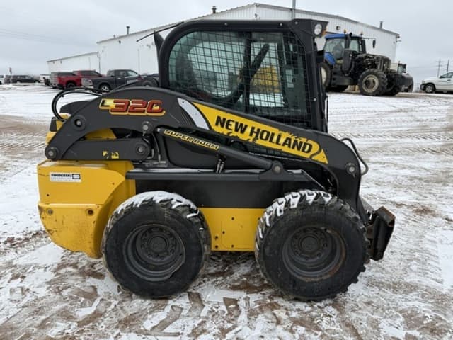 Image of New Holland L320 equipment image 3