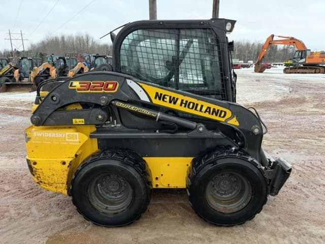 Image of New Holland L320 equipment image 3