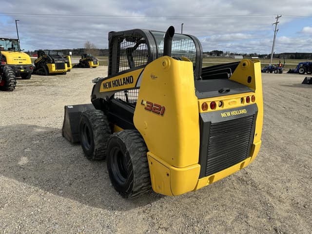 Image of New Holland L321 equipment image 2