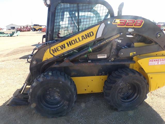 Image of New Holland L328 equipment image 3