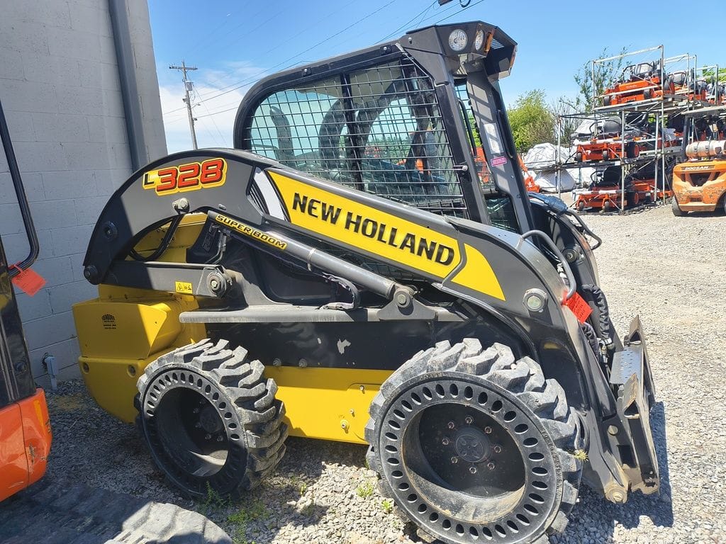 2022 New Holland L328 Equipment Image0
