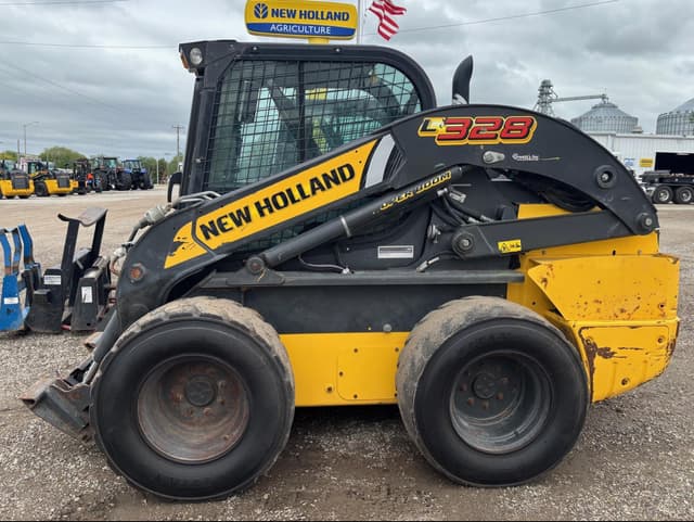 Image of New Holland L328 equipment image 1