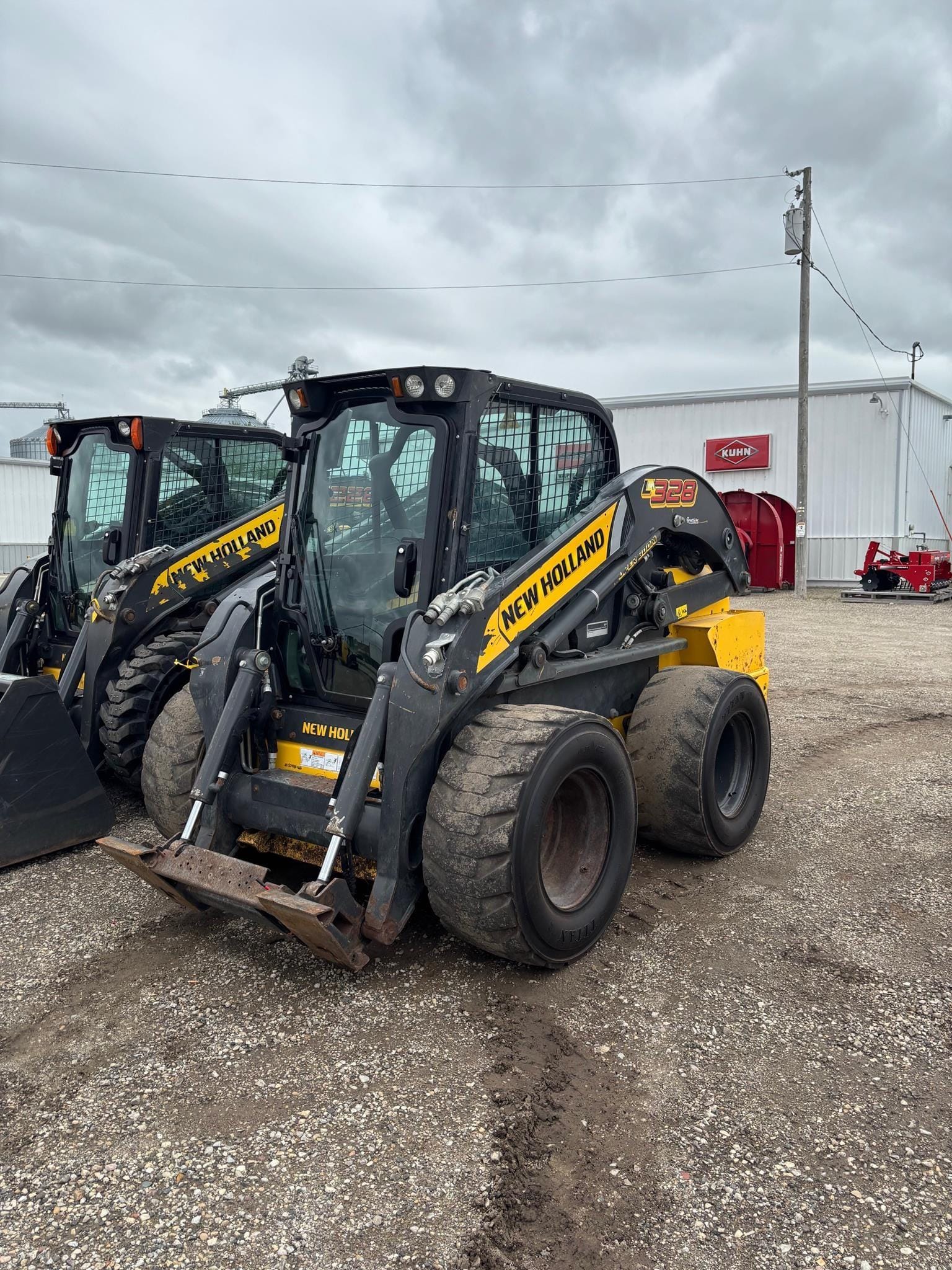 2022 New Holland L328 Equipment Image0