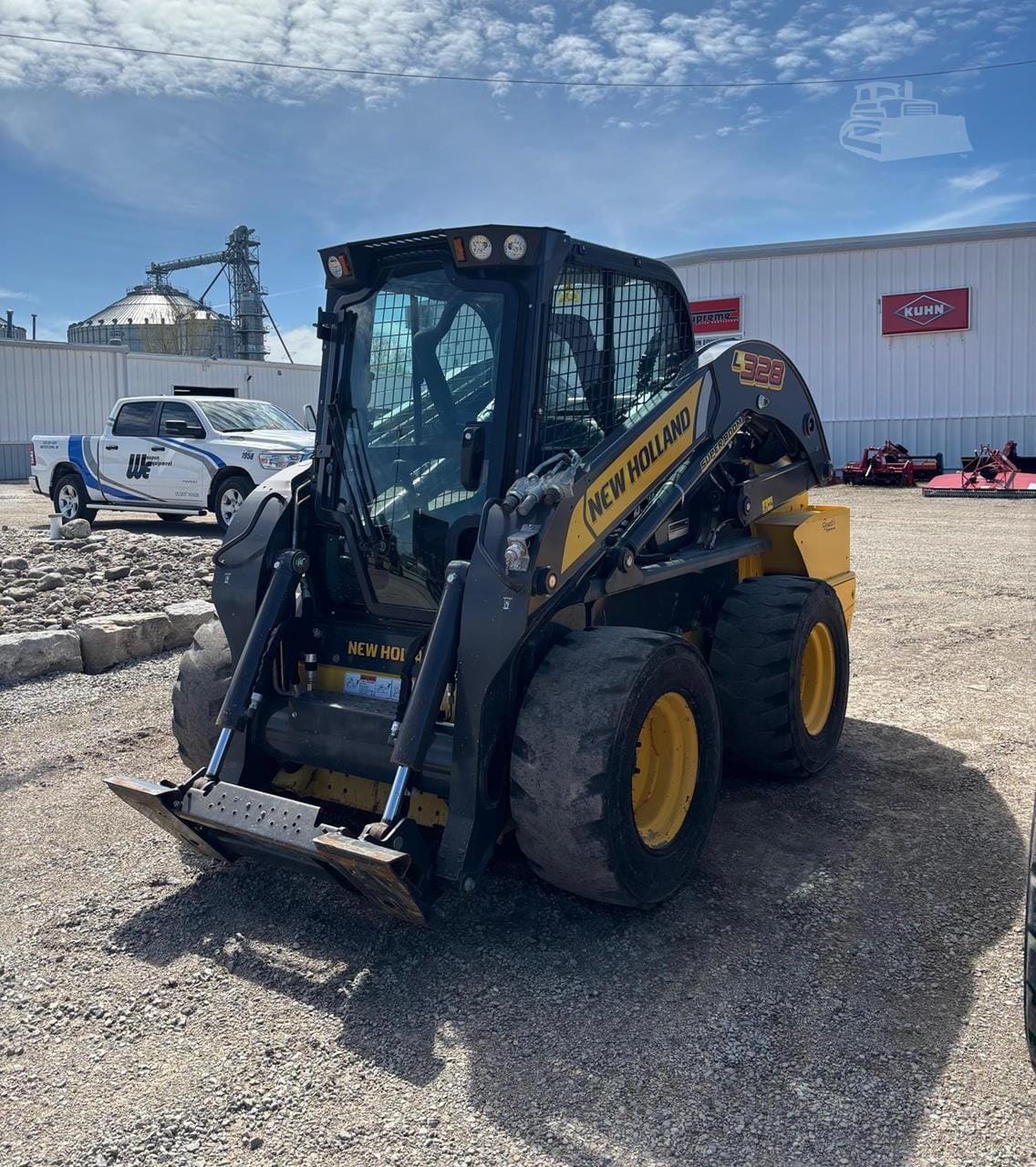 2022 New Holland L328 Equipment Image0
