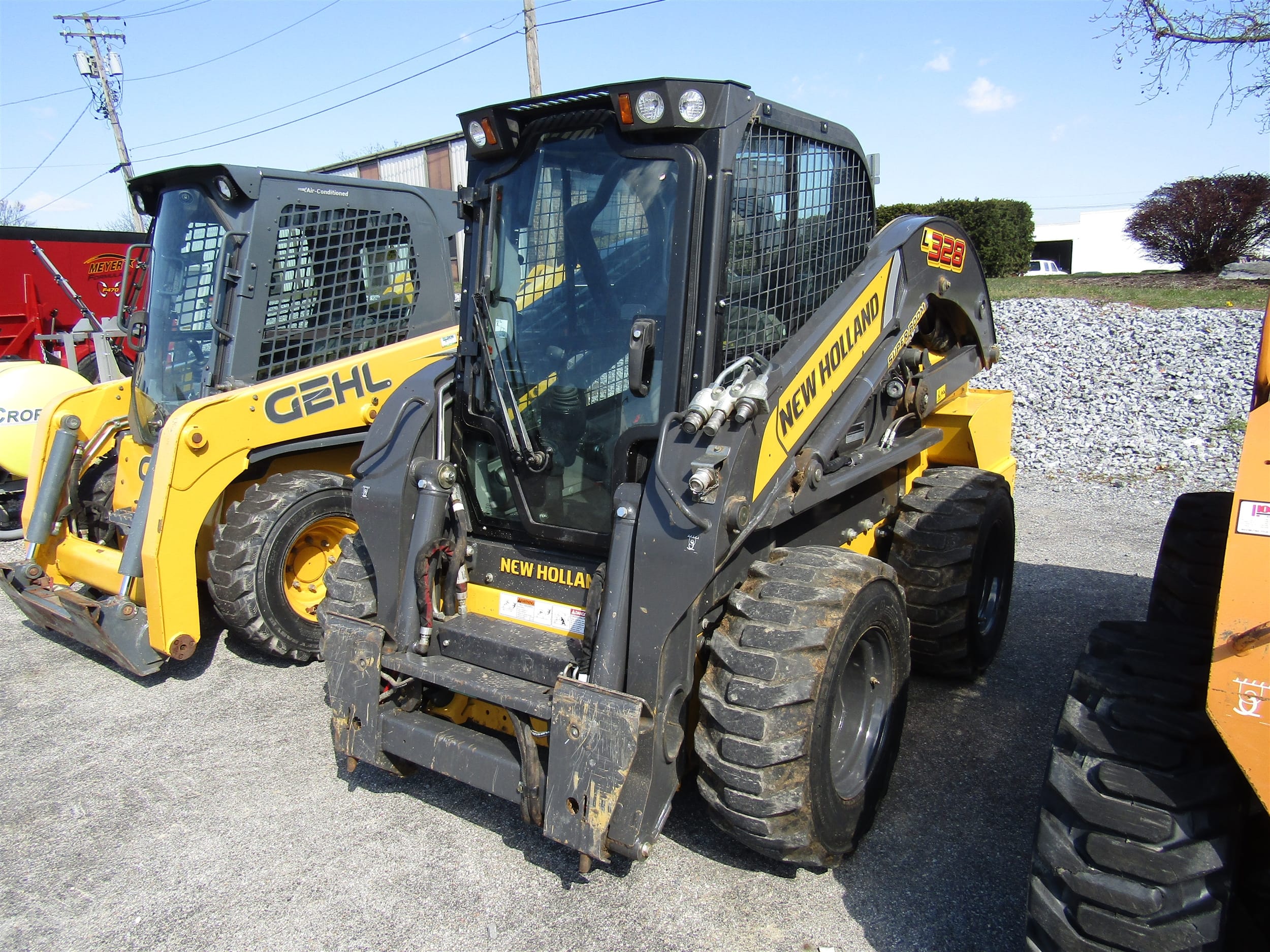 2022 New Holland L328 Equipment Image0