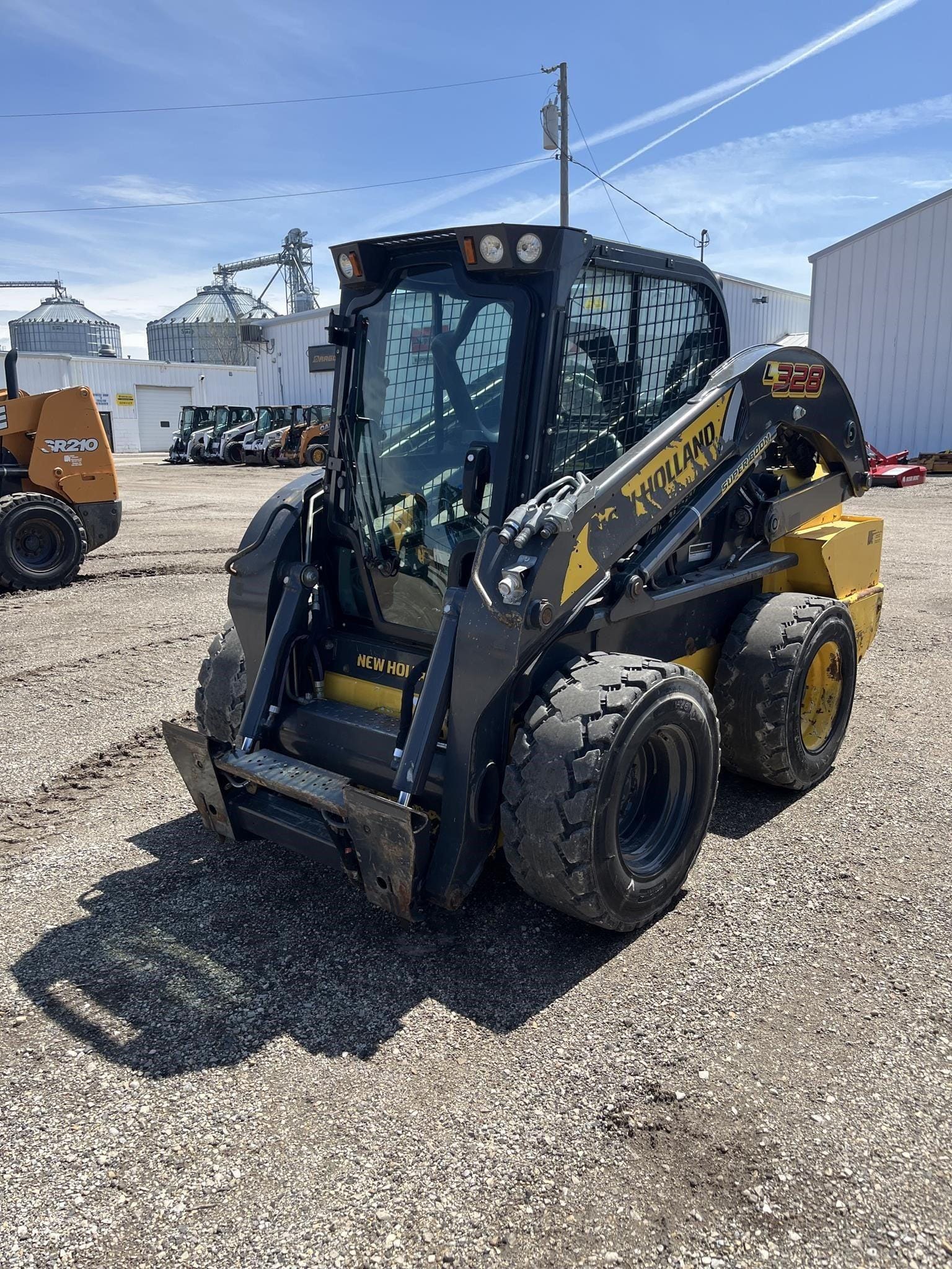 2022 New Holland L328 Equipment Image0