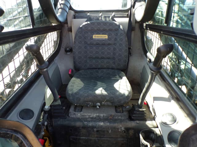 Image of New Holland L328 equipment image 3