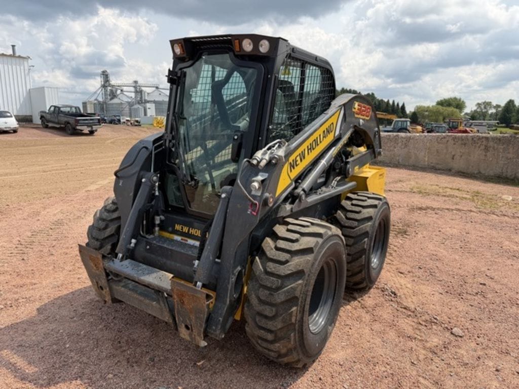 2022 New Holland L328 Equipment Image0