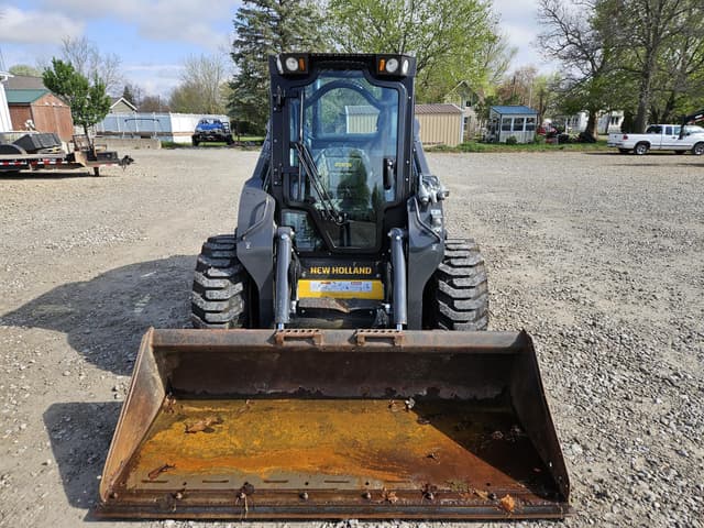 Image of New Holland L334 equipment image 3