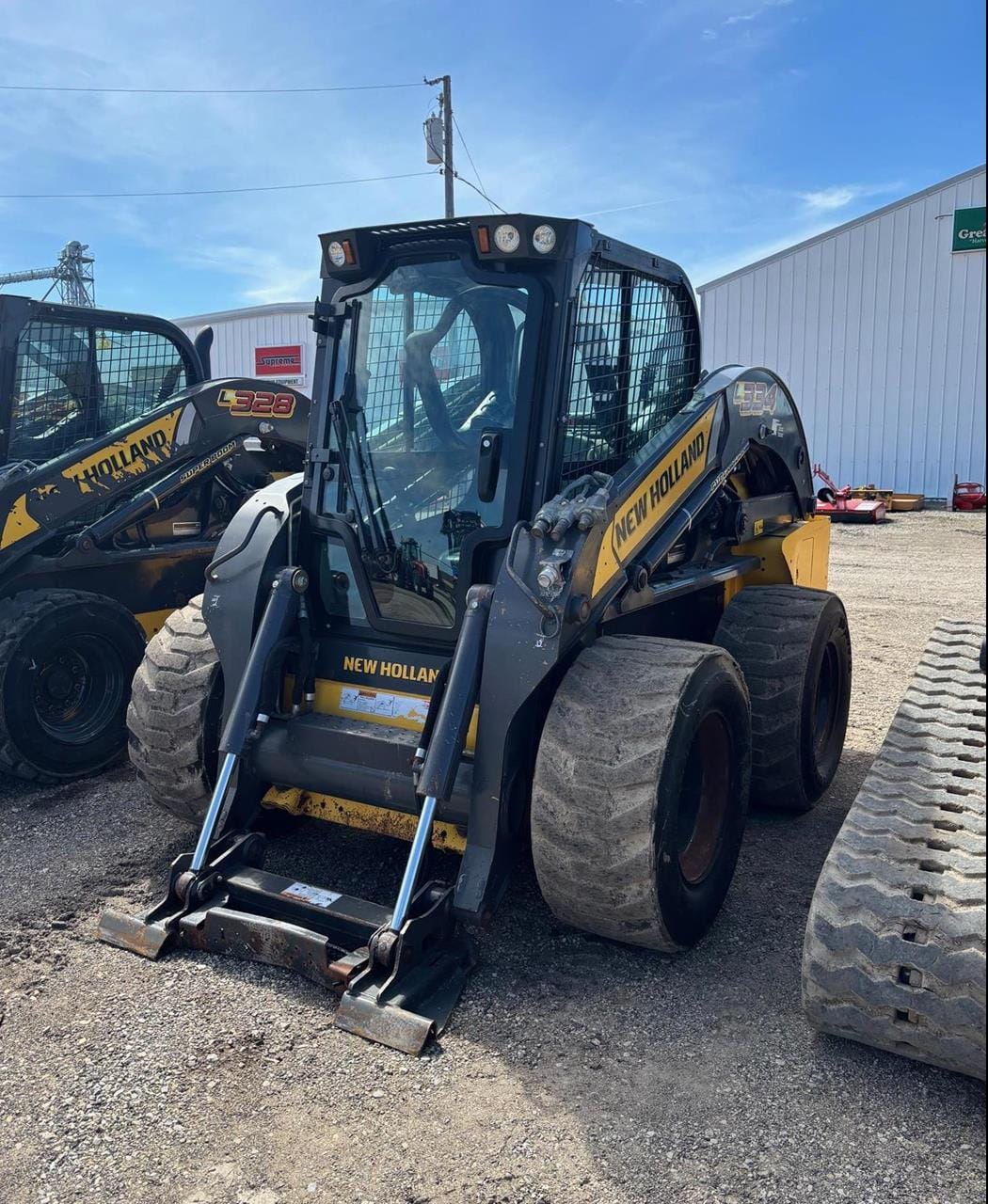 2022 New Holland L334 Equipment Image0