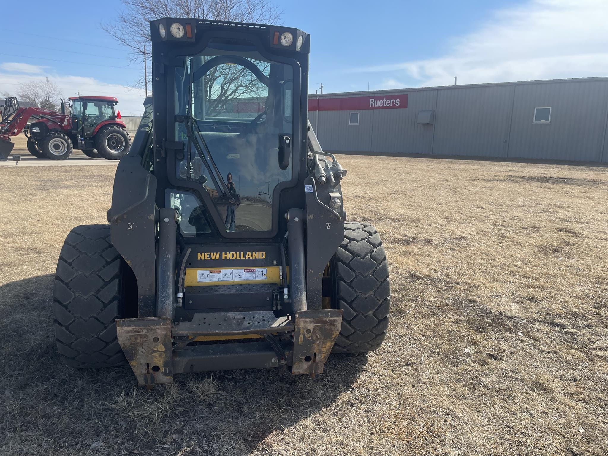 2022 New Holland L334 Equipment Image0