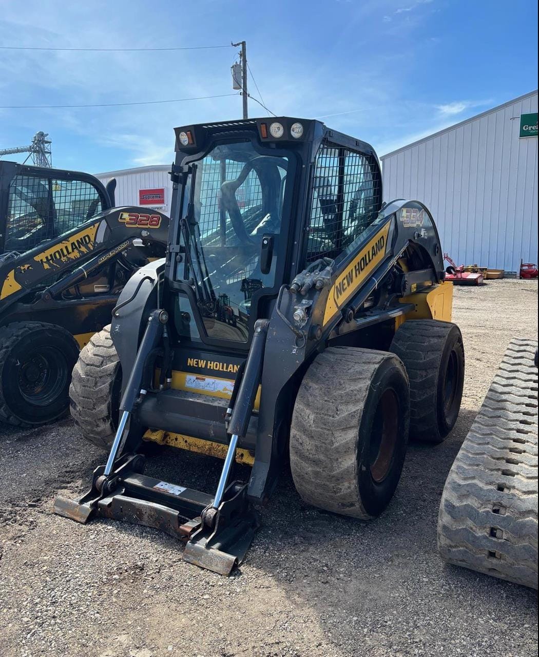 2022 New Holland L334 Equipment Image0